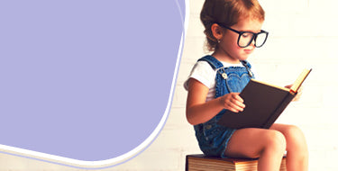 Banner della pagina termini e condizioni di Bambino Mio con un bambino che legge un libro